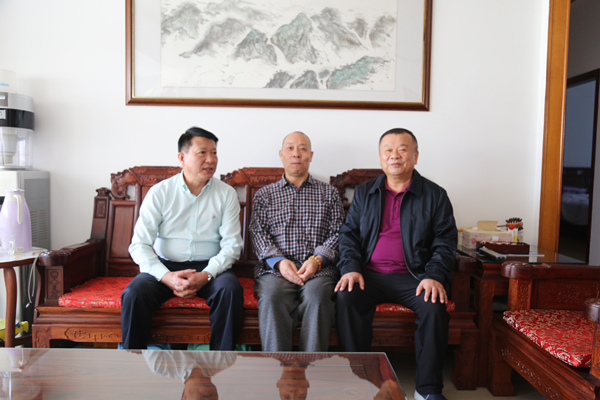 慰问海南榆海刘银奎_副本.jpg